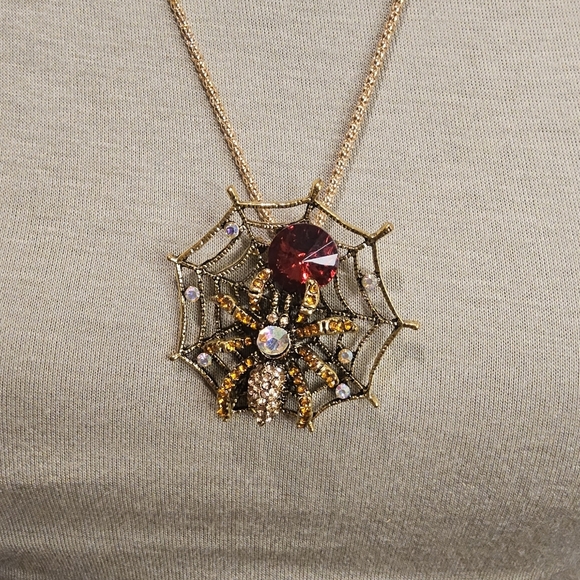 NWT  SPIDER  n WEB  STATEMENT NECKLACE - Picture 2 of 5